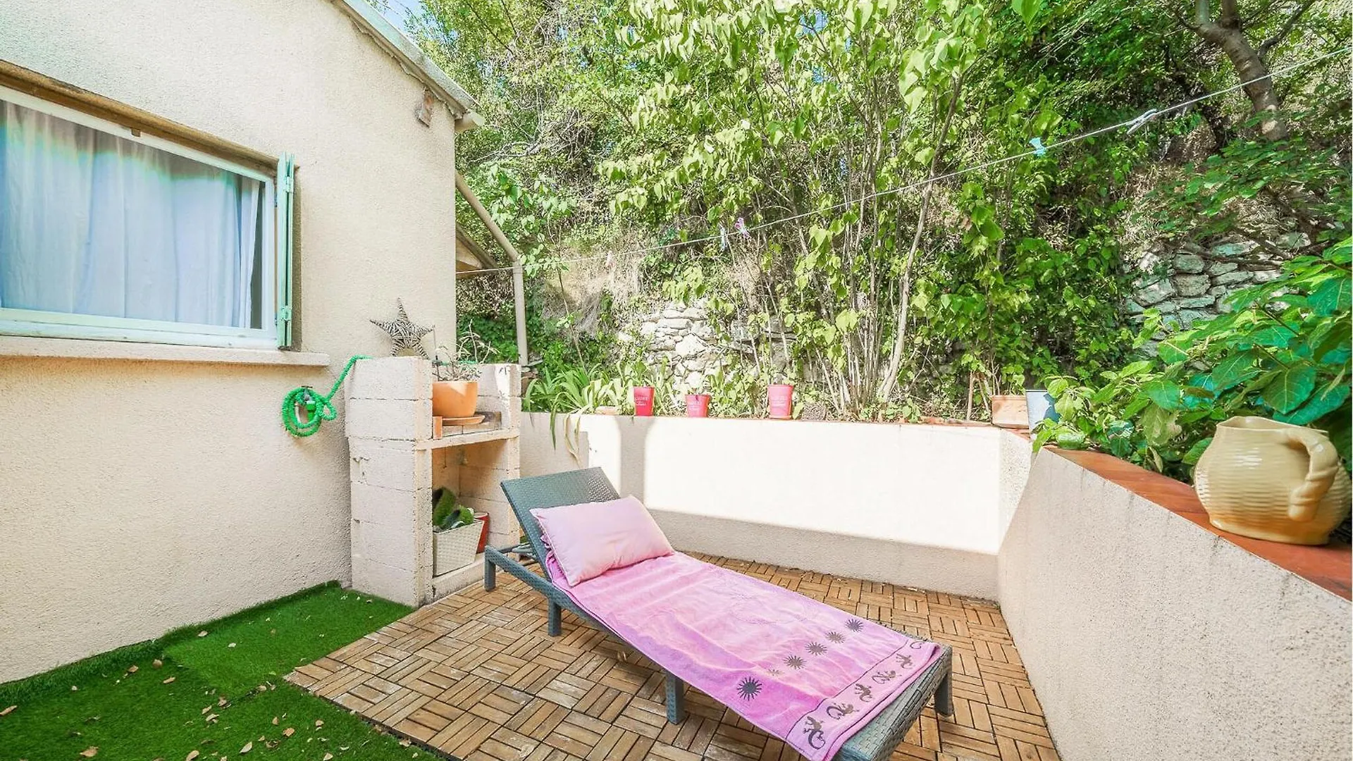 3 Bedroom Lovely Home In Aix-En-Provence 0*,