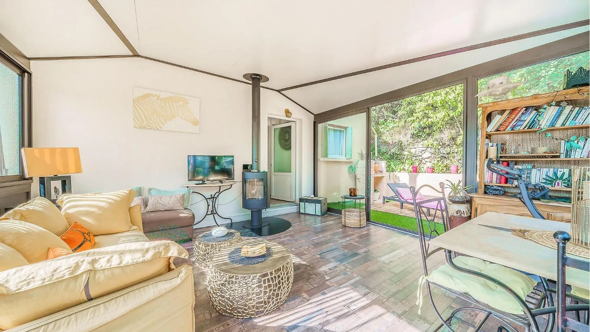 Holiday home 3 Bedroom Lovely Home In Aix-En-Provence