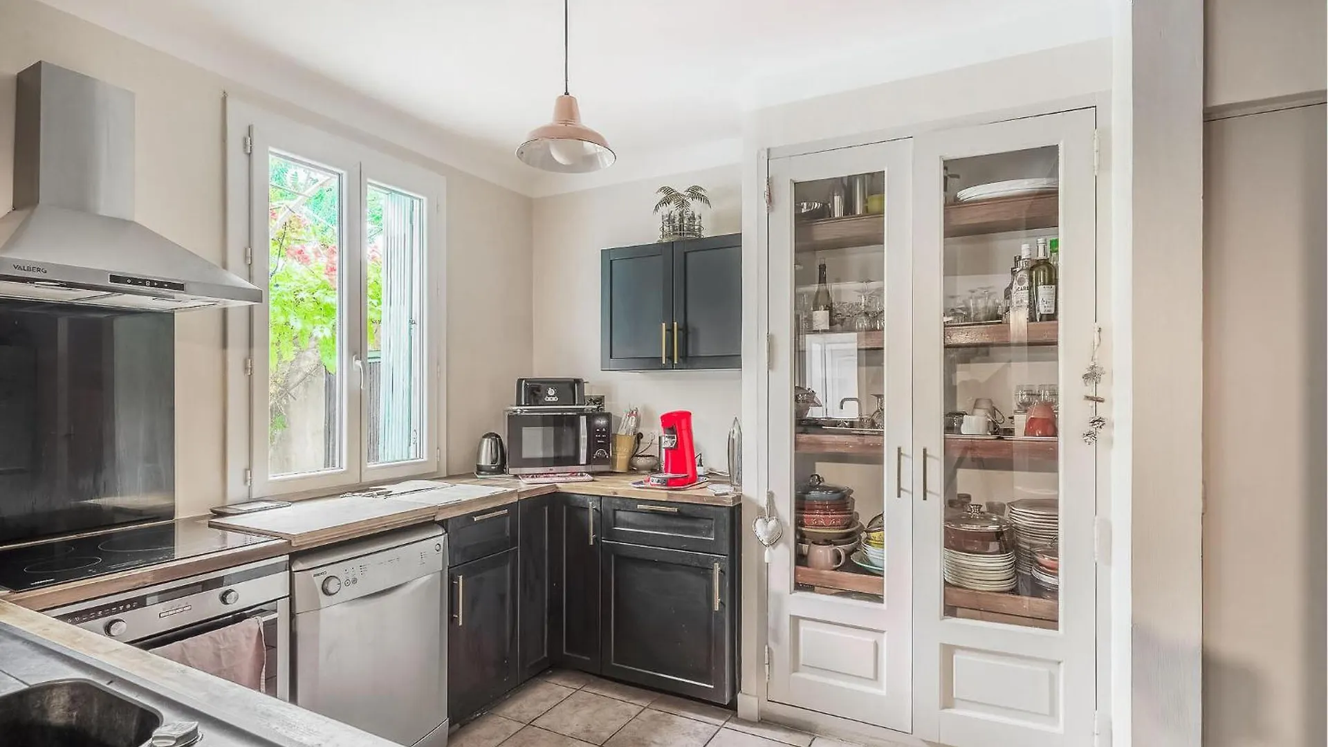 3 Bedroom Lovely Home In Aix-En-Provence