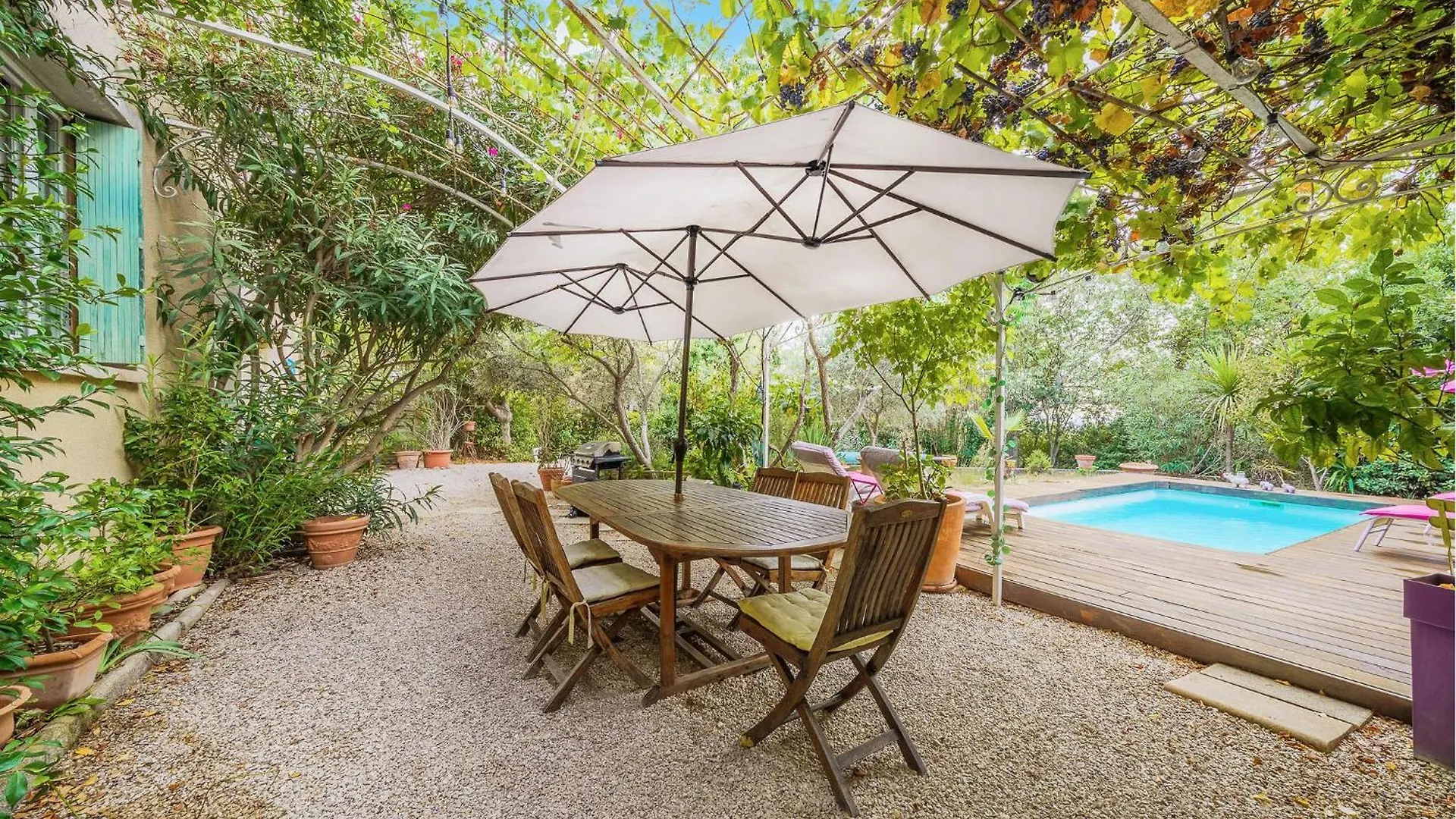 3 Bedroom Lovely Home In Aix-En-Provence 0*,  Francia